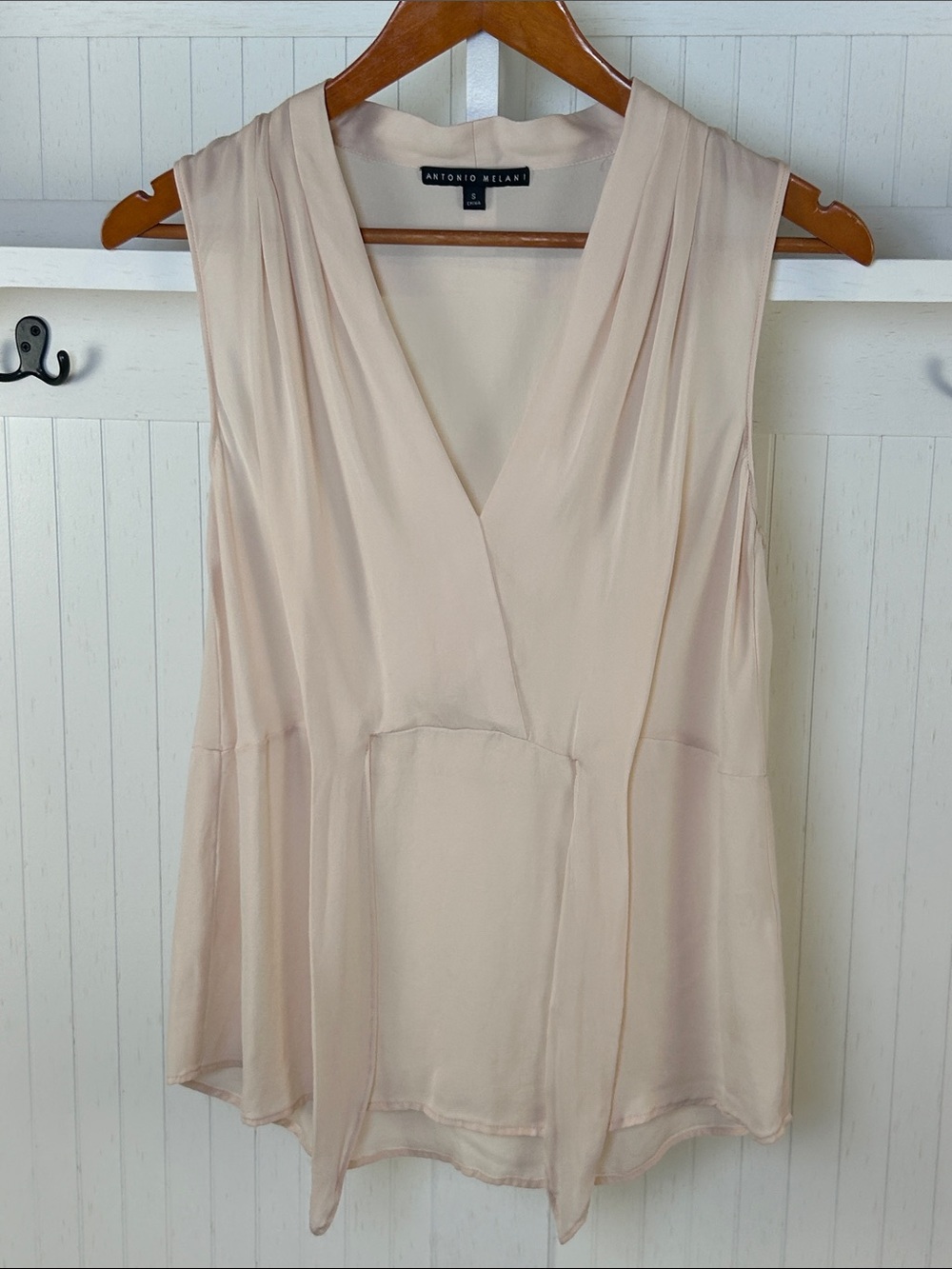 Antonio Melani 100% Silk Ivory Sleeveless V Neck Blouse S